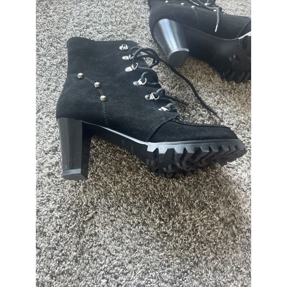 SVDSPHDE Woman’s Black Round Toe Lace Up Ankle Boots Size 9.5 New With Box.